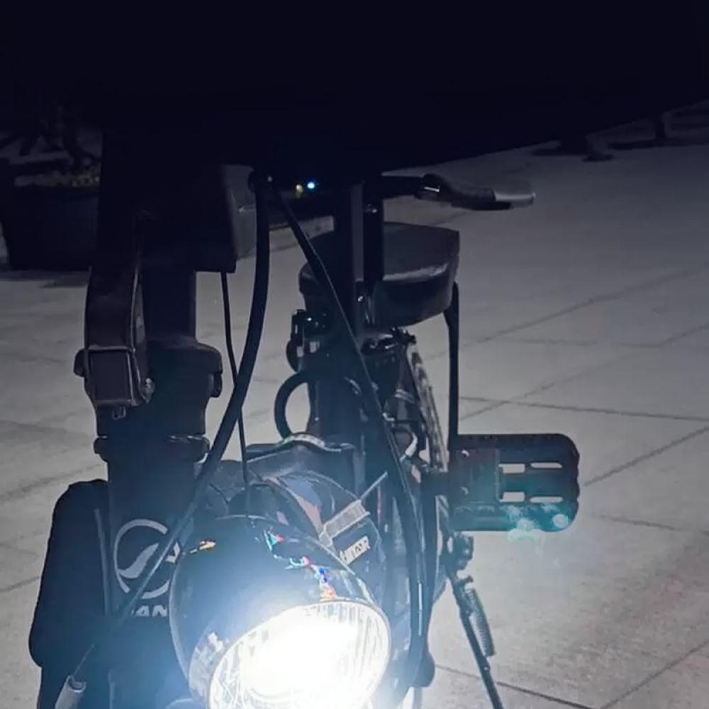 Cycling Gear For Commuting - Faro delantero LED para bicicleta, de
